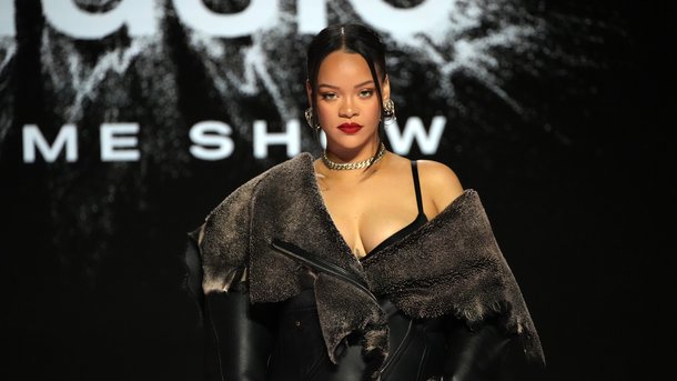 Un mois après le Super Bowl, Rihanna remet ça aux Oscars
