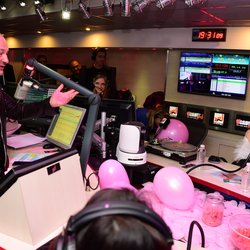 Lady Gaga en interview exclusive chez Cauet sur NRJ !