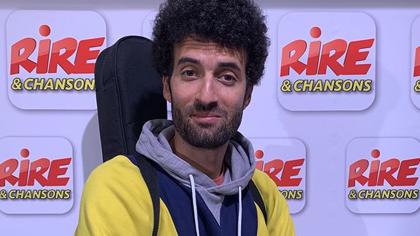 Alex Fredo se souvient en chanson  de sa "cour des grands" , de sa cour d'école et de Salomé ...
