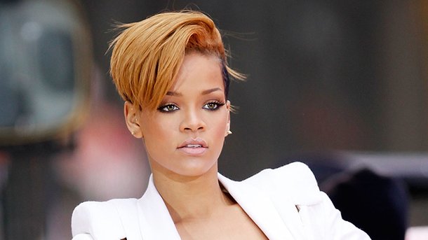 Rihanna et ses cheveux courts : un look rock à son image