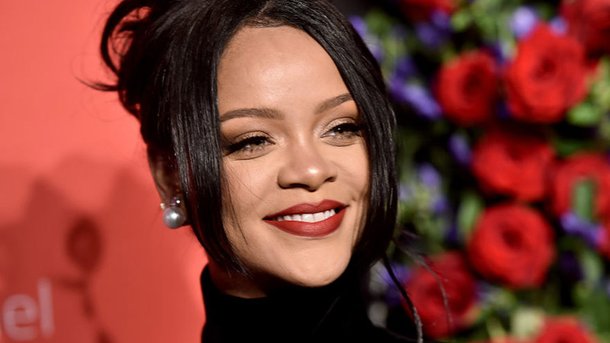 Rihanna annonce la sortie d’un livre autobiographique qui retrace son parcours