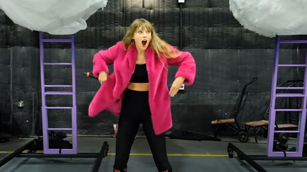 « The Eras Tour » : Taylor Swift offre un clip surprise à ses fans français