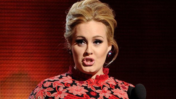 Adele dément avoir crié sur Chris Brown