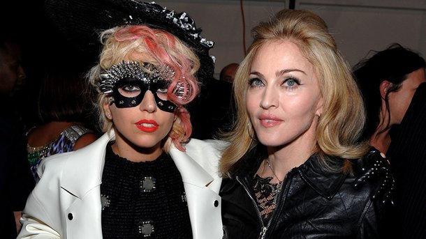 Madonna ou Lady Gaga: qui est la reine des blondes provocantes?