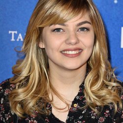 Louane à Paris pour l'avant-première du film La La Land