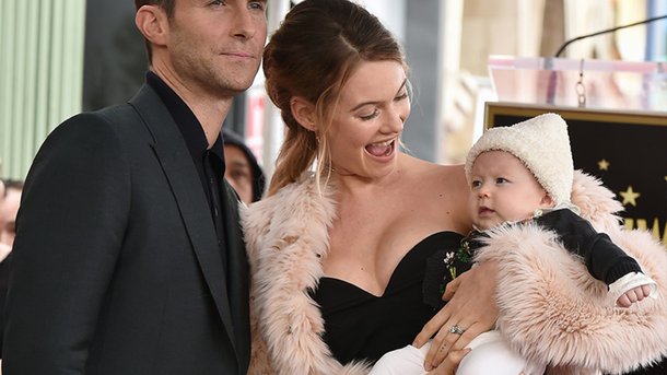 Adam Levine en compétition avec sa femme pour avoir le premier mot!