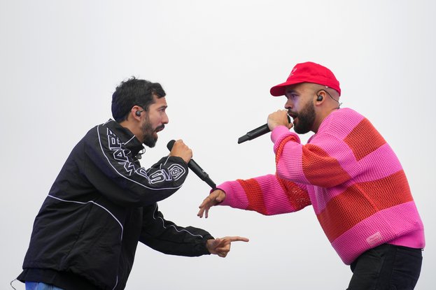 Bigflo et Oli lors du Live extraordinaire du Secours Populaire 2025