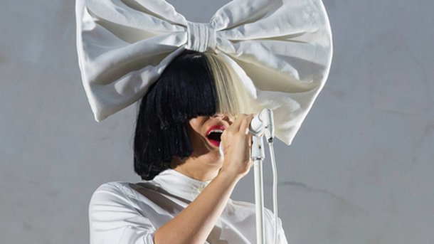 Sia dévoile son nouveau hit «The Greatest»!