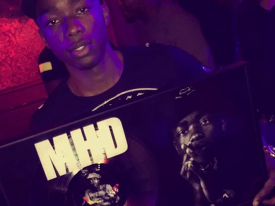 MHD reçoit son double disque de platine