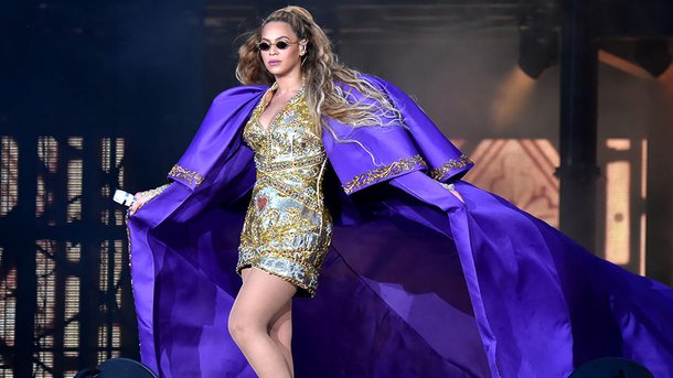 Beyoncé assume ses formes généreuses et invite les femmes à faire pareil