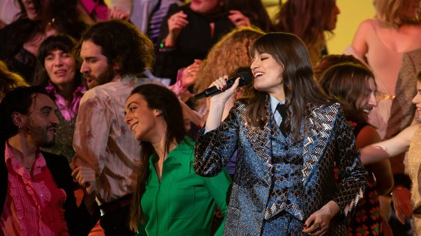 Clara Luciani : reprises inédites et ticket magique dans la réédition de l’album "Cœur"