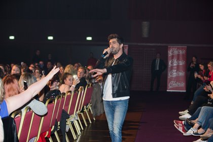 Agustin Galian et son public lors du Concert privé Pop Love