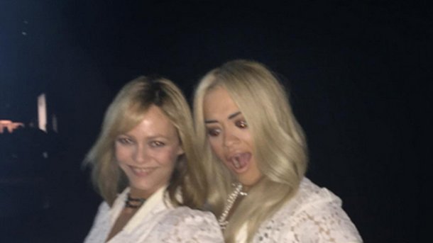 Rita Ora: super complice avec Vanessa Paradis!