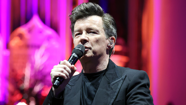 Rick Astley dévoile "Waiting on You", son nouveau single