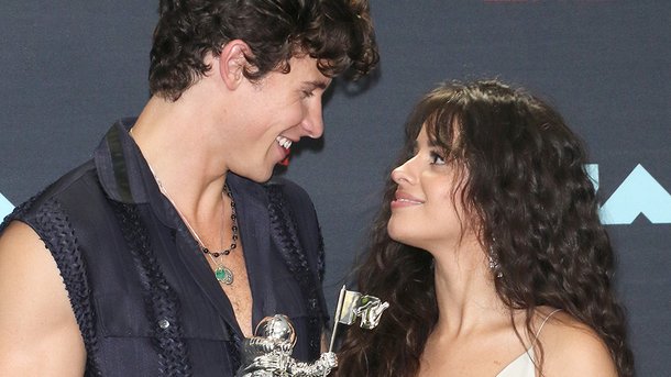 Camila Cabello et Shawn Mendes: leur baiser torride pour Noël!