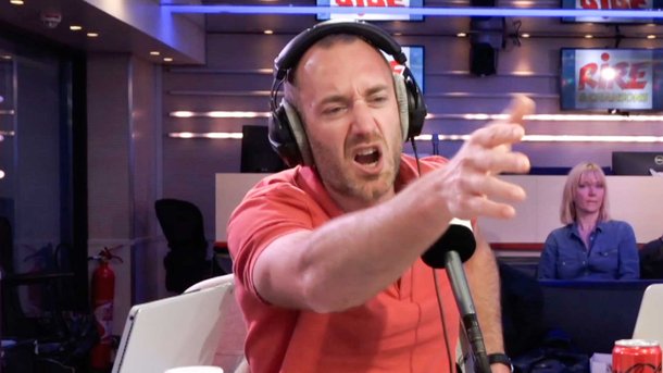 Rémi Marceau : Jean-Luc Mélenchon n'a pas l'air content... envers vous, "les petits journalistes, les petits journaleux : vermine !" -  Rire & Chansons Politic Club