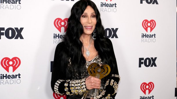 Cher reçoit un prix prestigieux et prouve qu’elle est une icône indétrônable