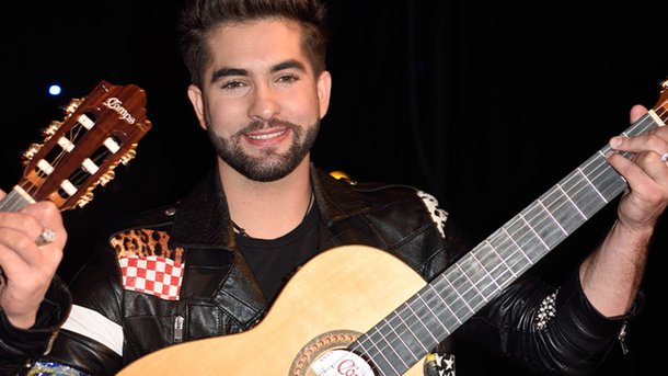 Kendji Girac inaugure sa statue au Musée Grévin!