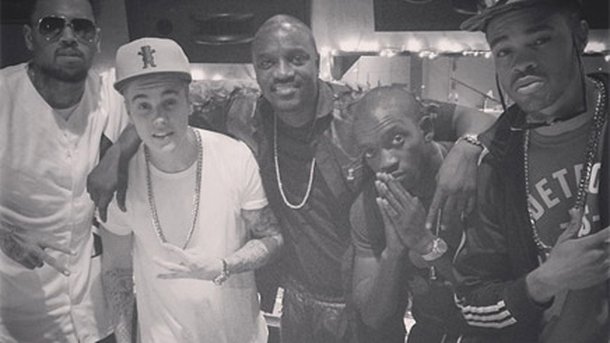 Justin Bieber en studio avec Chris Brown et Akon !