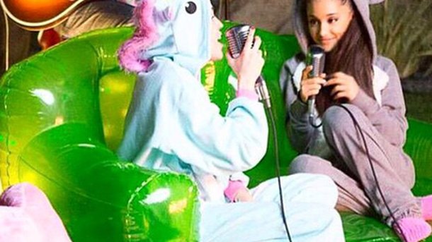 Miley Cyrus : avec Ariana Grande en concert