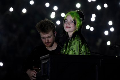 Billie Eilish donne le coup d'envoi de sa tournée "Where Do We Go?" 6