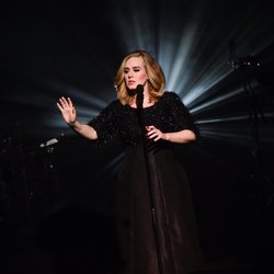 Adele sur scène - NRJ Music Awards 2015