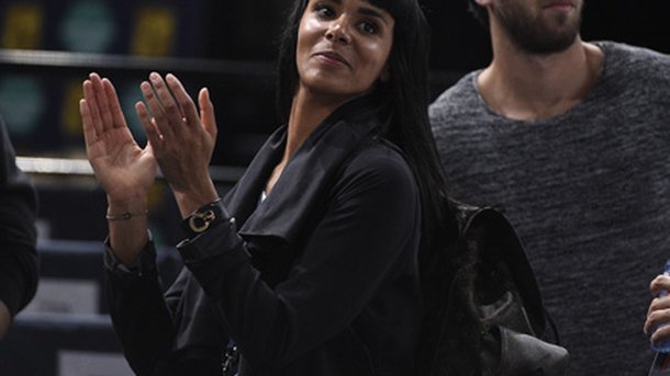 Shy’m: supportrice de charme sur le court!