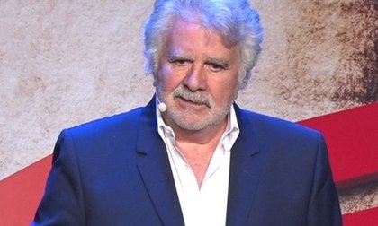MEA Roland Magdane "Le Roi des Fous" ... un sketch prémonitoire ...