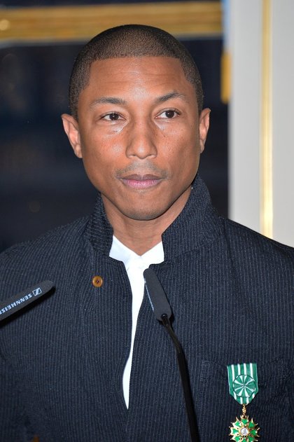 Pharrell Williams reçoit la médaille d'officier des arts et des lettres
