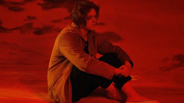 Lewis Capaldi : ses clips les plus élégants
