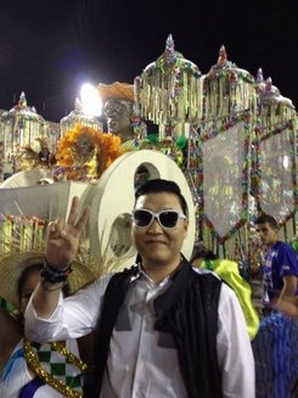 Psy: Je quitte le Brésil...Je n'en reviens pas de votre énergie et passion !!! Je reviendrai! lol 