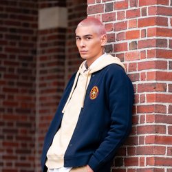 Look 1 : pas besoin de grand chose quand on a les cheveux roses