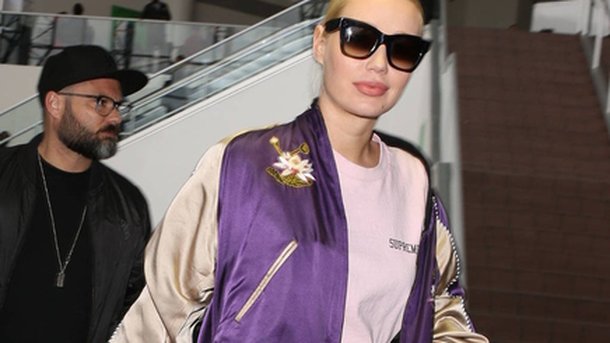 Iggy Azalea topless sur Twitter!