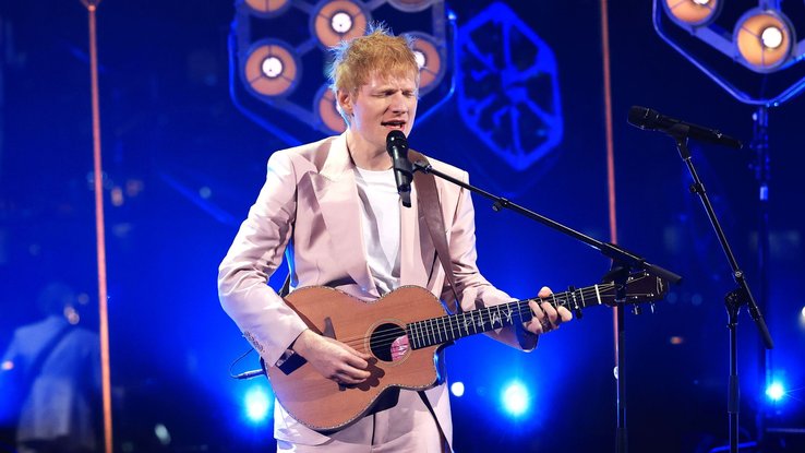 Ed Sheeran sur la scène du TIME100 Gala à New York, le 24 avril 2025.