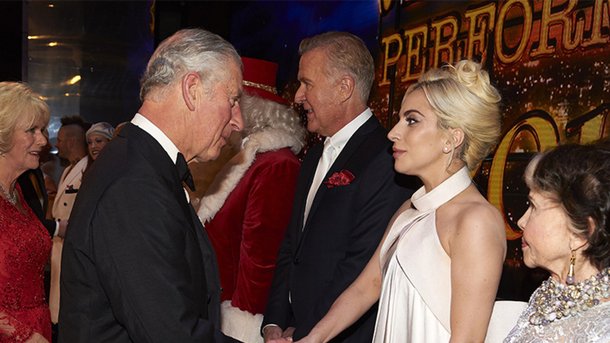 Lady Gaga : rencontre avec la famille royale!