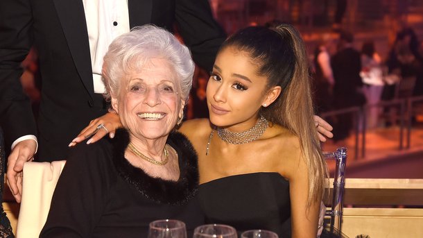 Ariana Grande chante avec sa grand-mère sur son album «Eternal Sunshine»