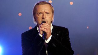 Renaud crée la surprise aux Francofolies de La Rochelle : le public ému aux larmes !