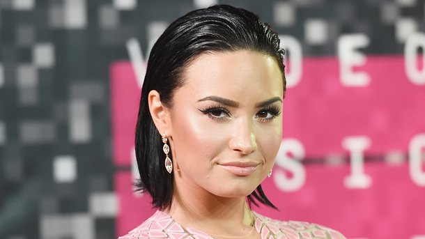Demi Lovato célibataire: Max Ehrich tente de la contacter sur Instagram