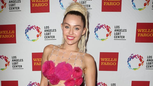 Miley Cyrus : la féministe sort ses griffes
