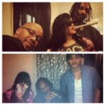 Snoop Dogg : happy cday to rihanna!!! bless up!! 