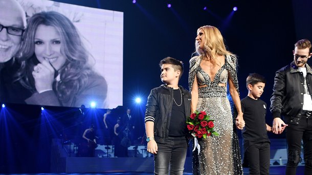En larmes pour sa dernière à Las Vegas, Céline Dion dévoile «Flying On My Own»