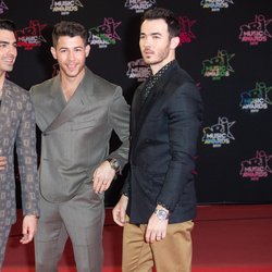 Jonas Brothers - Montée des Marches NRJ Music Awards 2019
