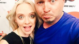Madilyn Bailey fait chanter l’équipe de Cauet !