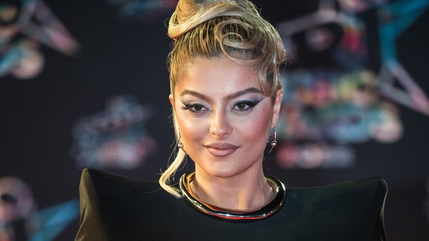 Bebe Rexha remonte sur scène après son agression