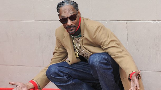 Snoop Dogg reçoit son étoile à Hollywood et se remercie… lui-même!