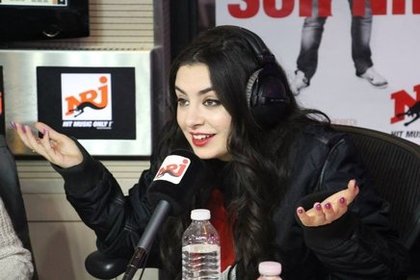 Mercredi 3 Décembre avec Charli XCX