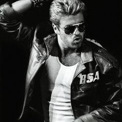 La période "Faith".  George Michael s'éloigne définitivement du style très marqué des années 1980, et choisit une image d'homme viril et sexy, qui va ensuite lui coller à la peau malgré lui