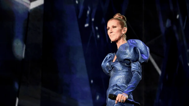 Céline Dion chante à nouveau sur scène pour le défilé d'Elie Saab