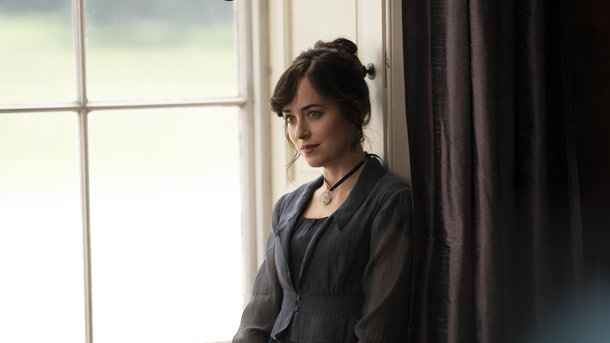 Dakota Johnson dans «Persuasion» sur Netflix: les premières images partagées