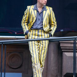 Look 7 : le total look...et en jaune pour ne surtout pas risquer de passer inaperçu.